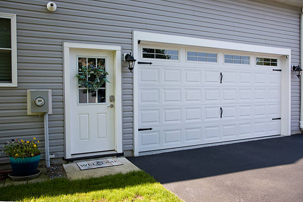 24/7 Emergency Garage Door Panel Replacement experts in Lakeland, FL